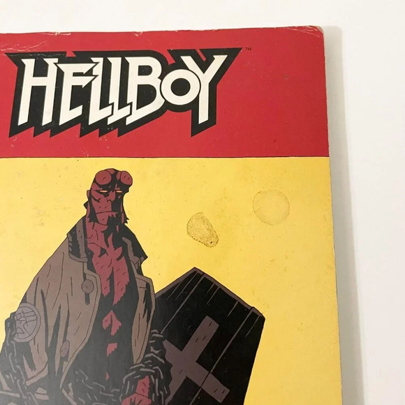 Hellboy The Chained Coffin and Others Mike Mignola Comic Book - Picture 2 of 16